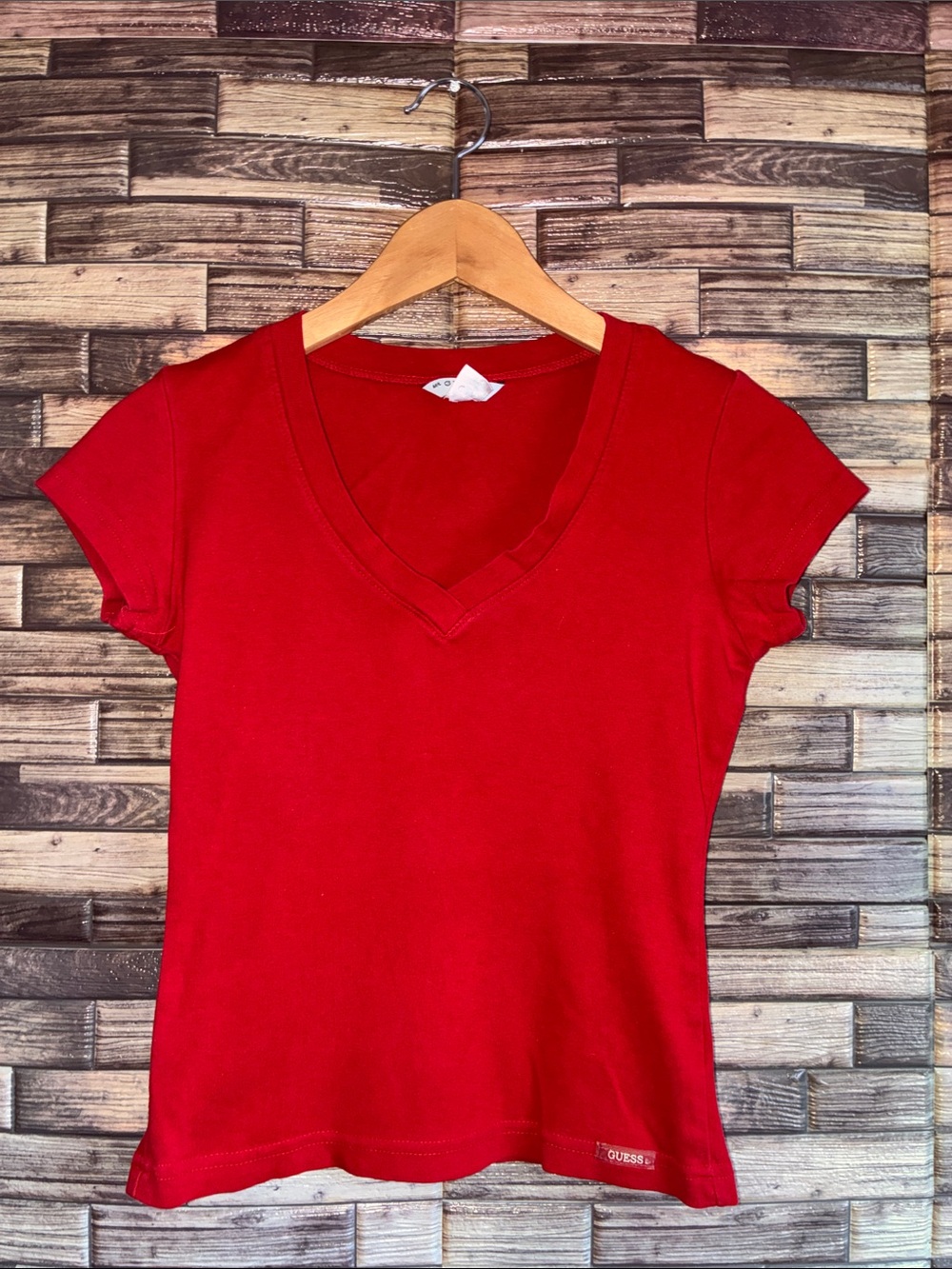 Y2K Juniors Guess Red V-Neck Short Sleeve Medium Tee